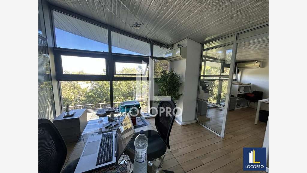 A louer bureaux 150m² R+1 avec terrasse vue mer