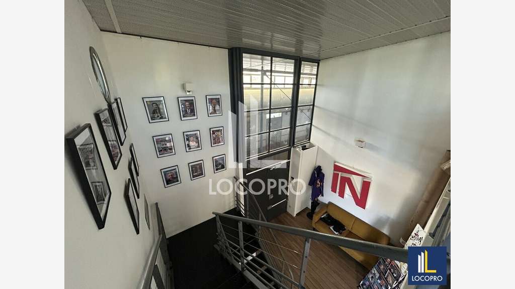 A louer bureaux 150m² R+1 avec terrasse vue mer