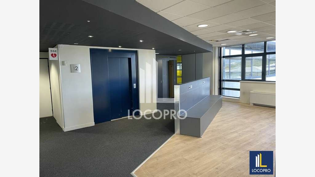 Loue bureaux de 774m² en R+2 à Sophia-Antipolis
