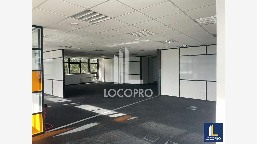 Loue bureaux de 774m² en R+2 à Sophia-Antipolis