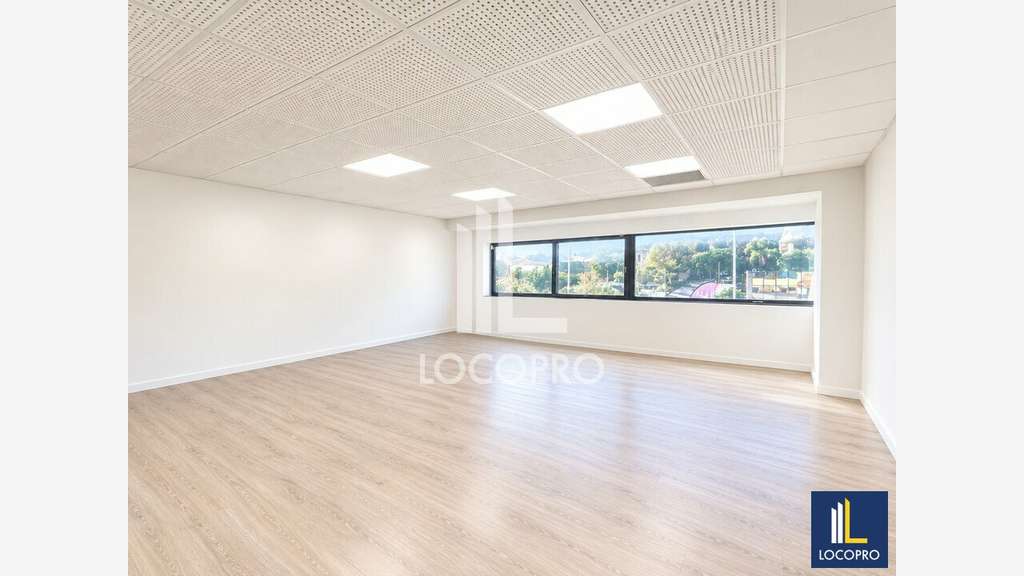 A louer bureaux 119m² RDC Sophia-Antipolis