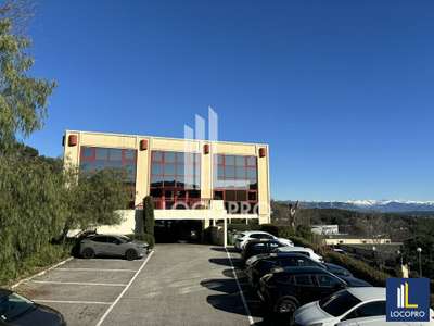 Loue bureaux de 107m² en R+1 à Sophia Antipolis