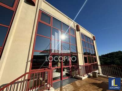 Loue bureaux de 107m² en R+1 à Sophia Antipolis