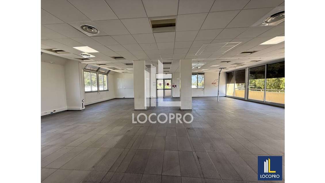 Location bureaux 392m² RDC à Sophia Antipolis
