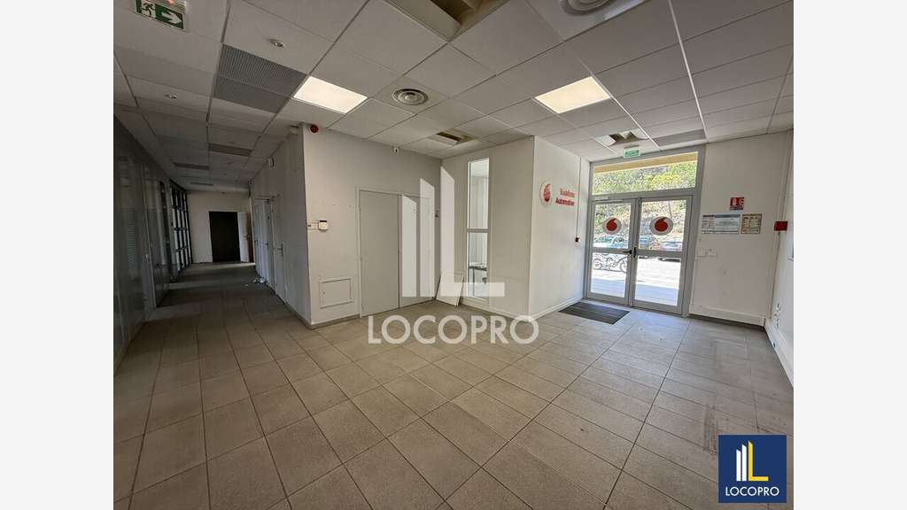 Location bureaux 392m² RDC à Sophia Antipolis