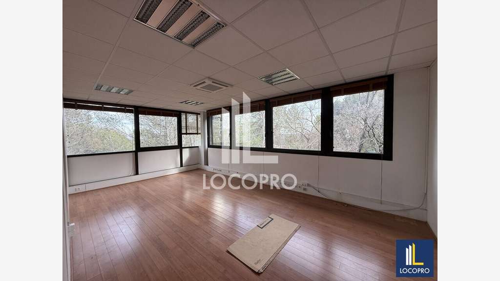 A louer plateau 154m² R+1 à Sophia Antipolis