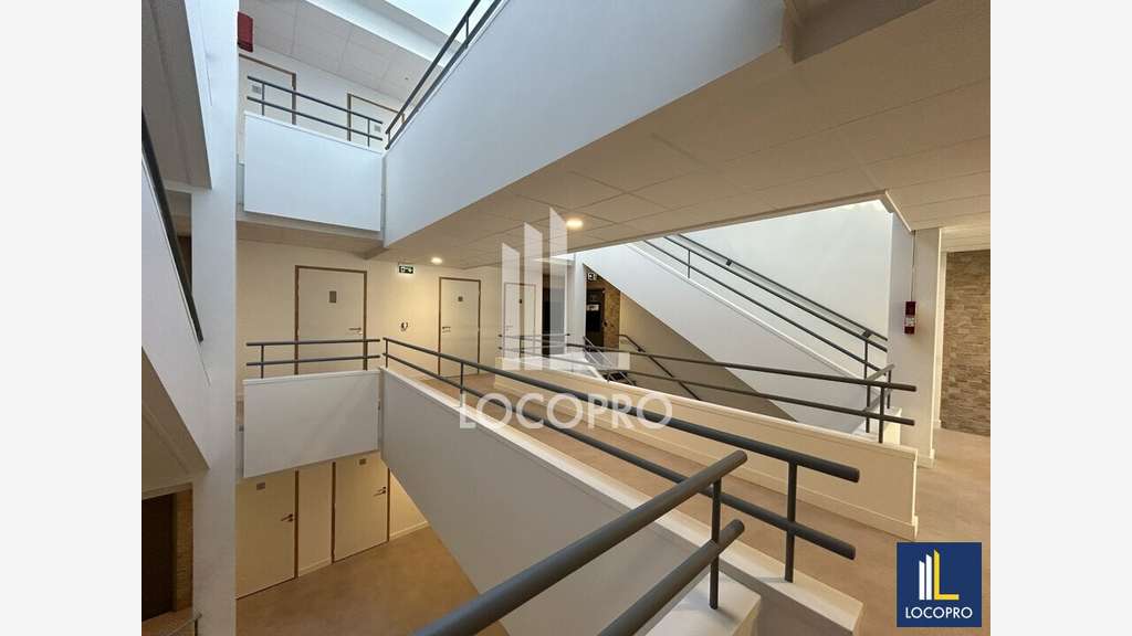A louer plateau bureaux 167m² R+1 Sophia Antipolis