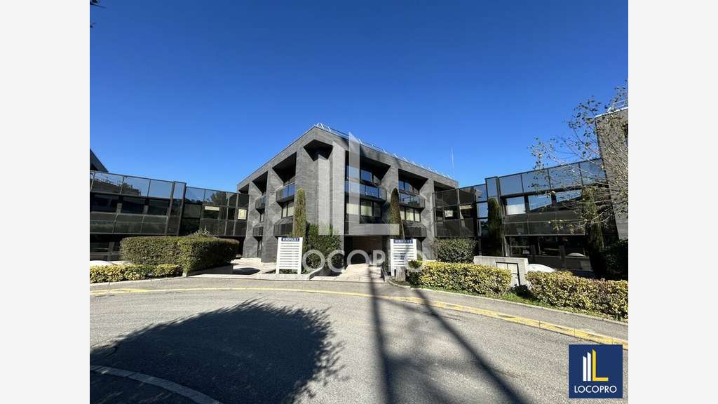 A louer plateau bureaux 167m² R+1 Sophia Antipolis