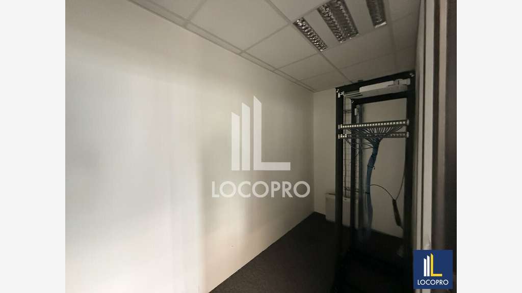 Plateau lumineux 253m² en étage Sophia Antipolis