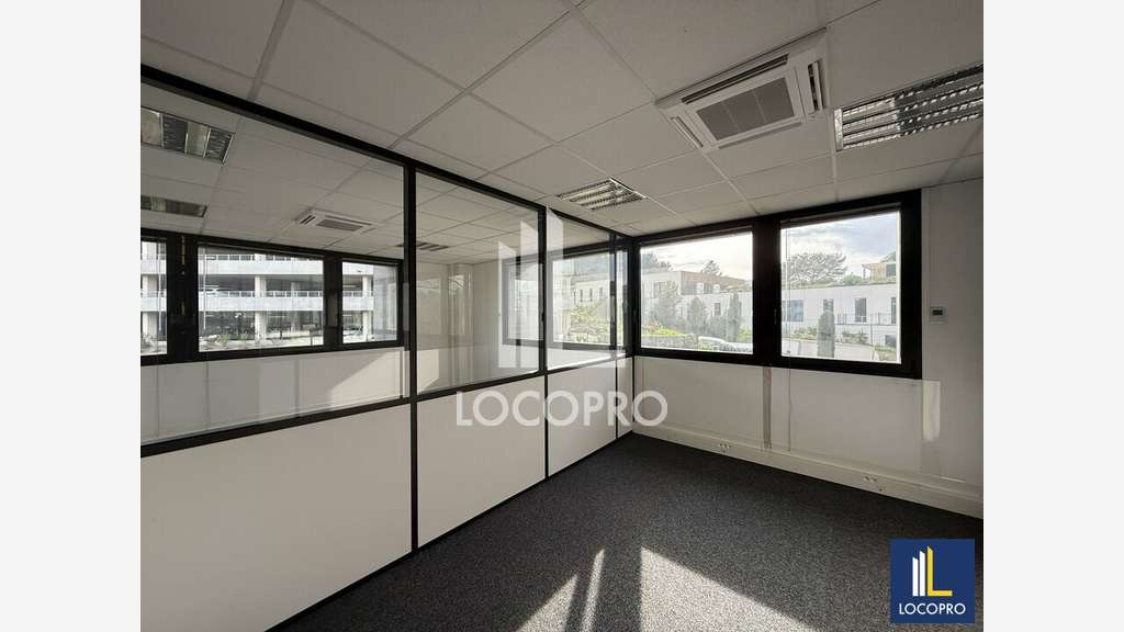 Plateau lumineux 253m² en étage Sophia Antipolis