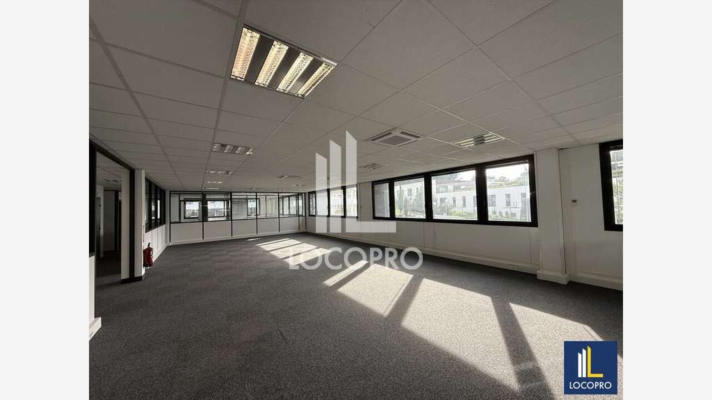 Plateau lumineux 253m² en étage Sophia Antipolis
