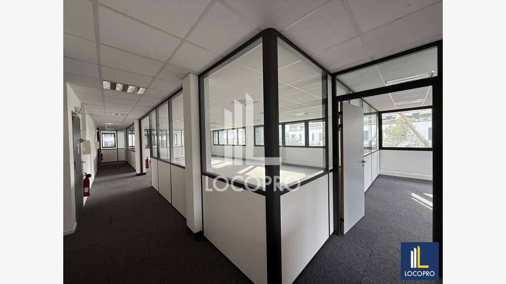 Plateau lumineux 253m² en étage Sophia Antipolis