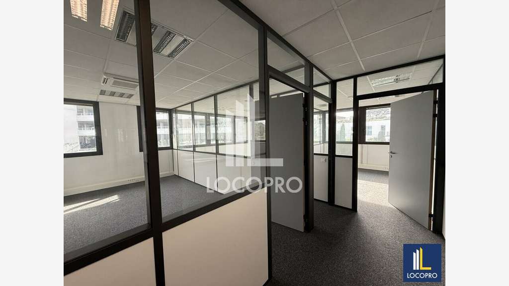 Plateau lumineux 253m² en étage Sophia Antipolis