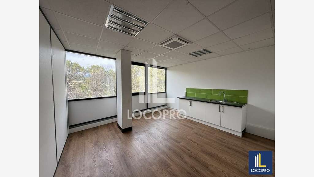 Plateau lumineux 253m² en étage Sophia Antipolis