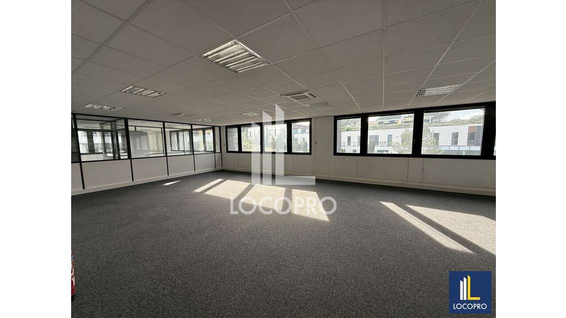 Plateau lumineux 253m² en étage Sophia Antipolis