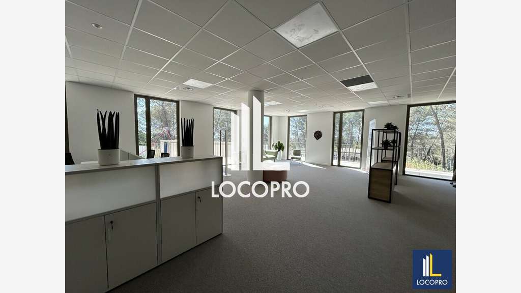 Location bureaux neuf 218m² à Sophia Antipolis