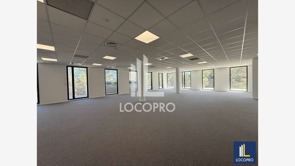 A louer bureaux 1183m² R+1 Sophia-Antipolis