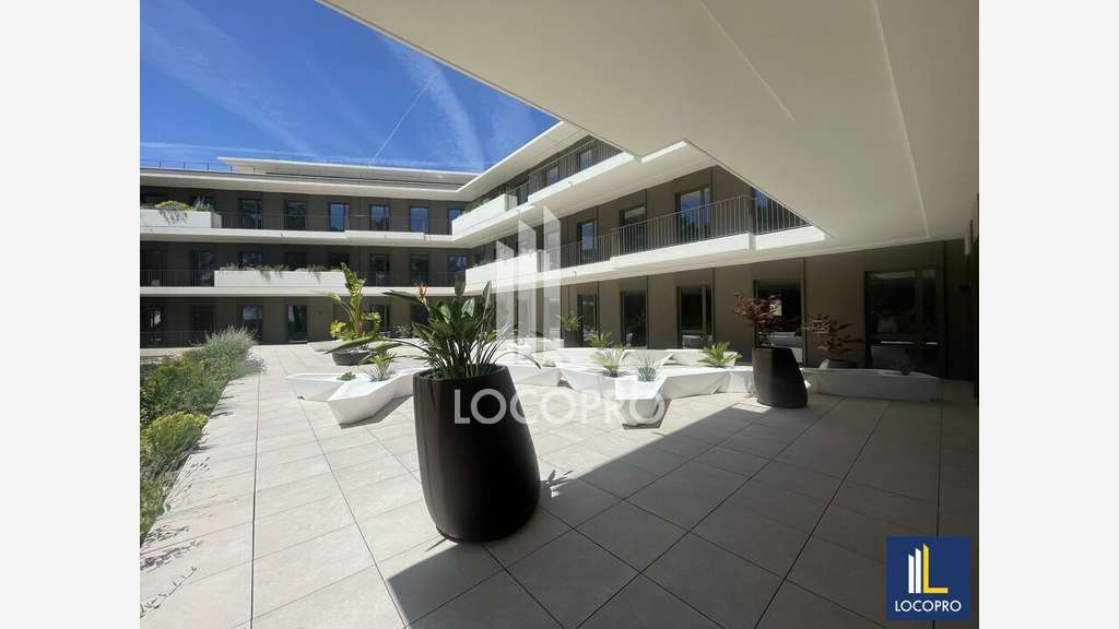 A louer plateau bureaux 400m² R+2 Sophia-Antipolis