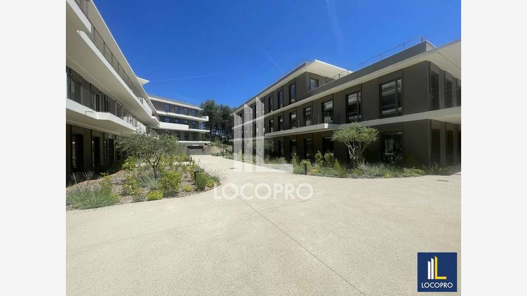 A louer plateau bureaux 400m² R+2 Sophia-Antipolis