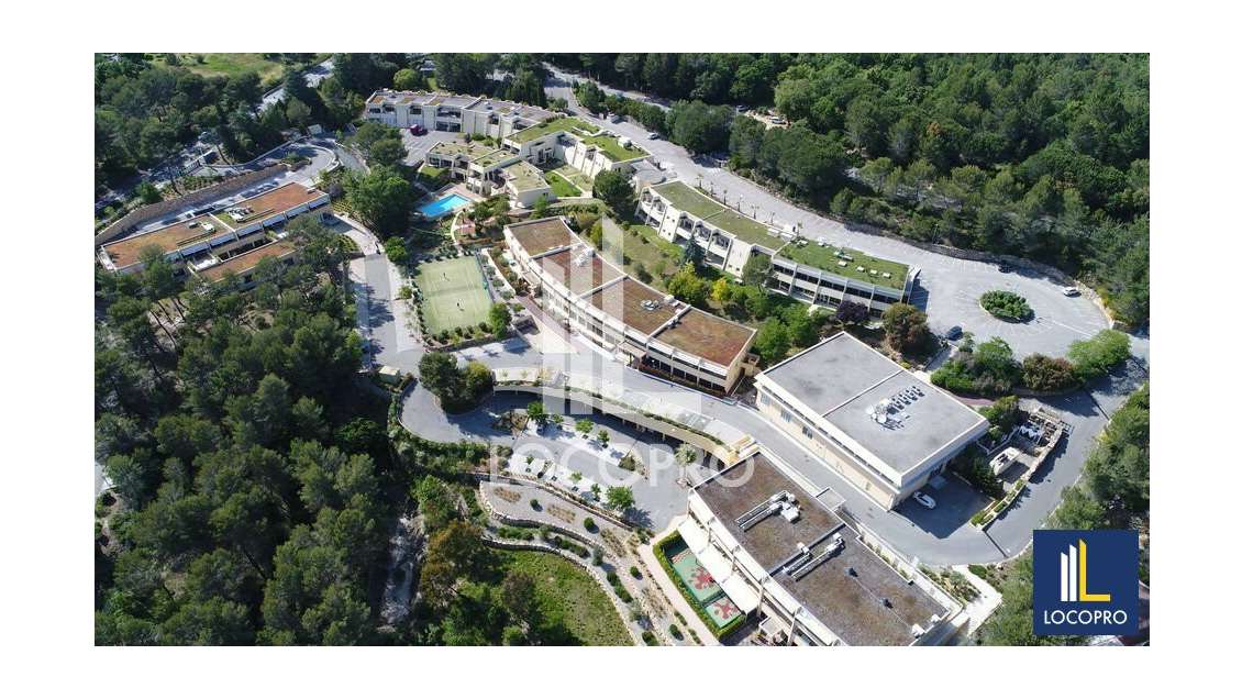 Loue bureaux de 79m² en RDC à Sophia Antipolis