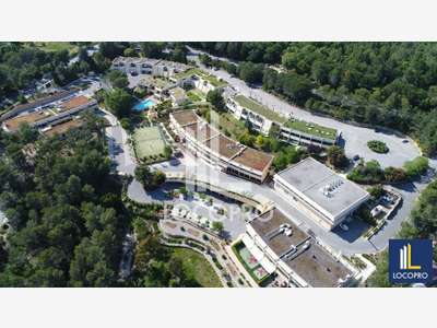 Loue bureaux de 79m² en RDC à Sophia Antipolis