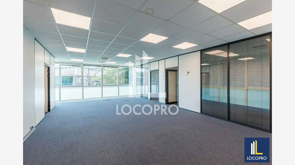 A louer bureaux de 115 m² au R+2 à Biot