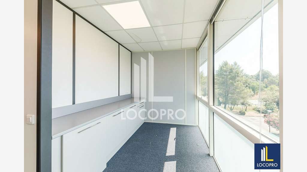A louer bureaux de 115 m² au R+2 à Biot
