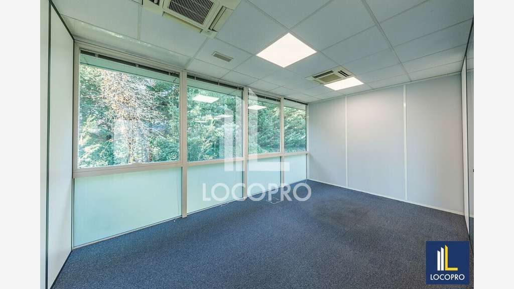 A louer bureaux de 115 m² au R+2 à Biot
