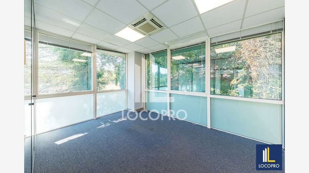 A louer bureaux de 115 m² au R+2 à Biot