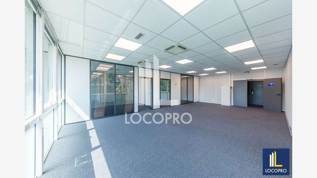 A louer bureaux de 115 m² au R+2 à Biot