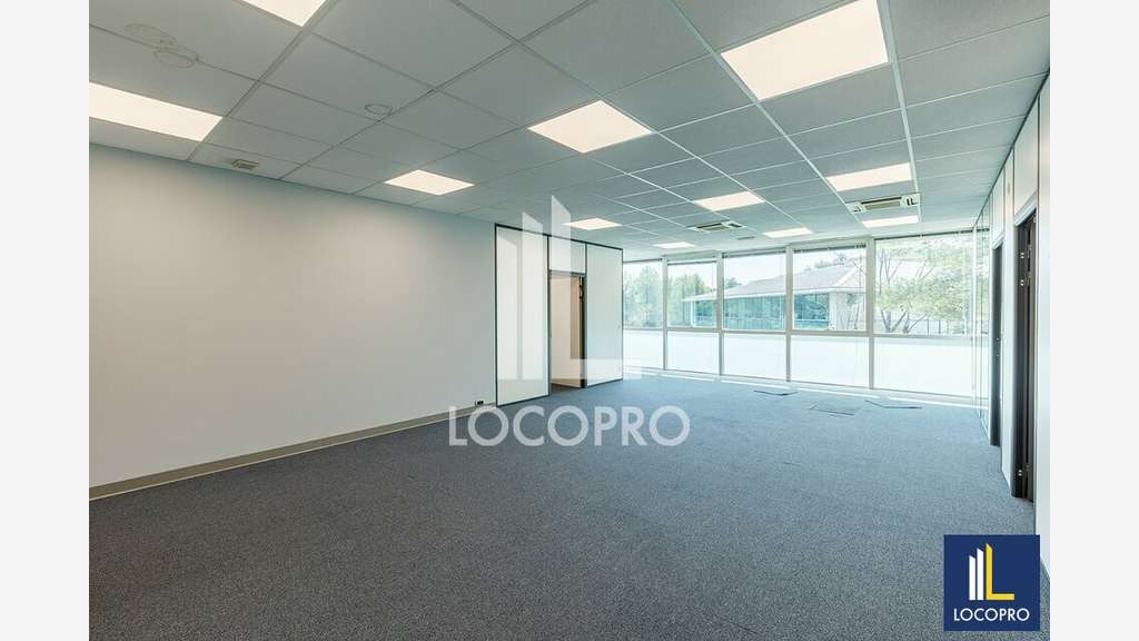 A louer bureaux de 115 m² au R+2 à Biot
