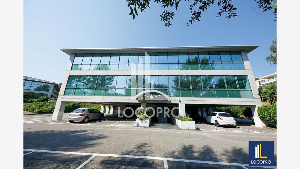 A louer plateau tertiaire de 560 m² au R+1  à Biot