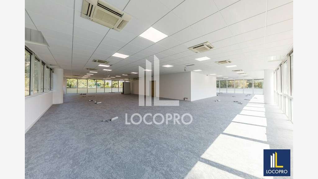 A louer plateau tertiaire de 560 m² au R+1  à Biot