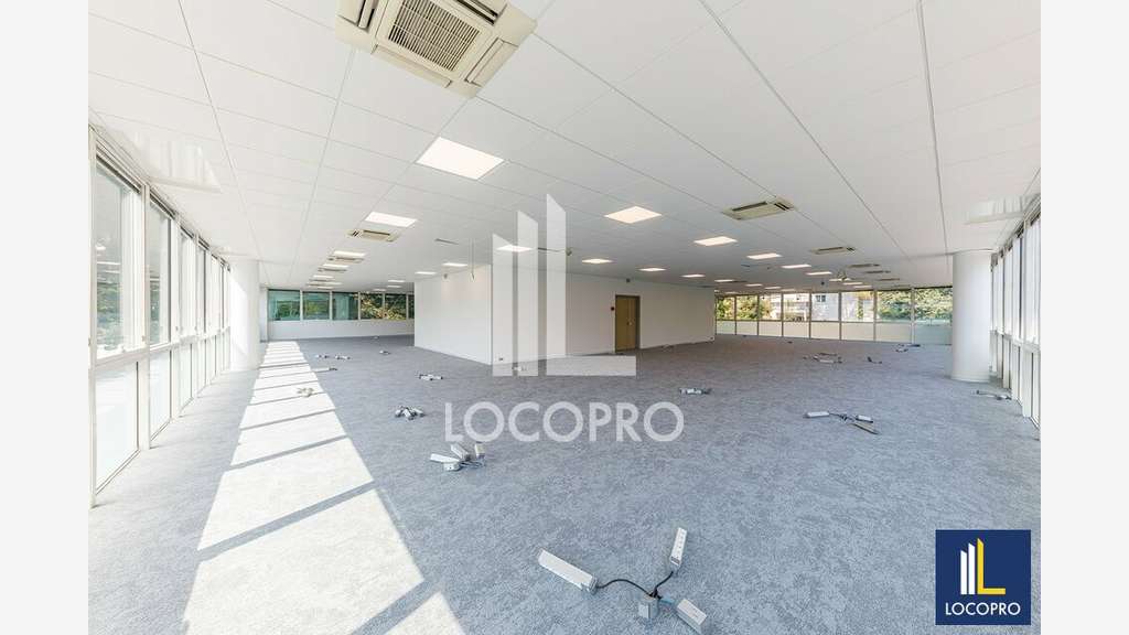 A louer plateau tertiaire de 560 m² au R+1  à Biot