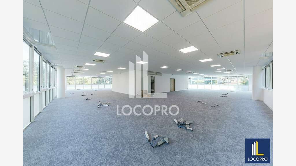 A louer plateau tertiaire de 560 m² au R+1  à Biot