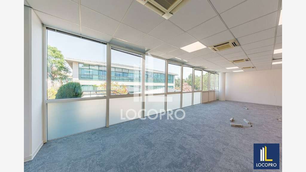 A louer bureaux rénovés 271m² à Biot