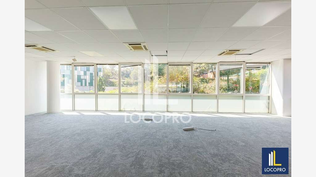 A louer bureaux rénovés 271m² à Biot
