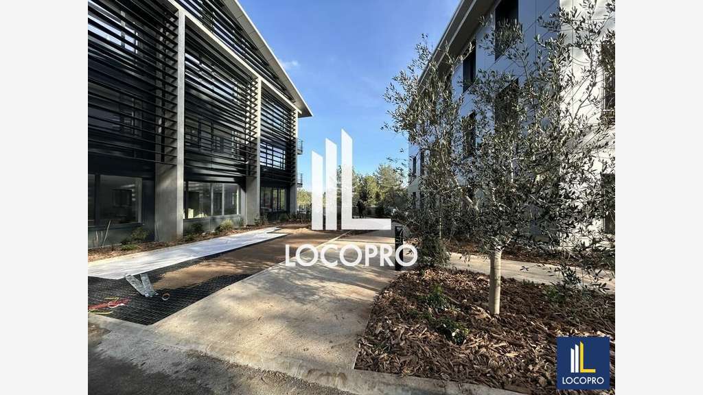 Loue bureaux 403m² R+1 terrasse Sophia-Antipolis