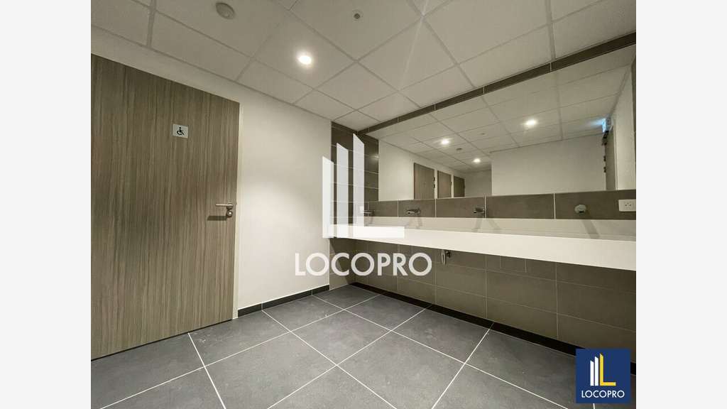 Loue bureaux 403m² R+1 terrasse Sophia-Antipolis