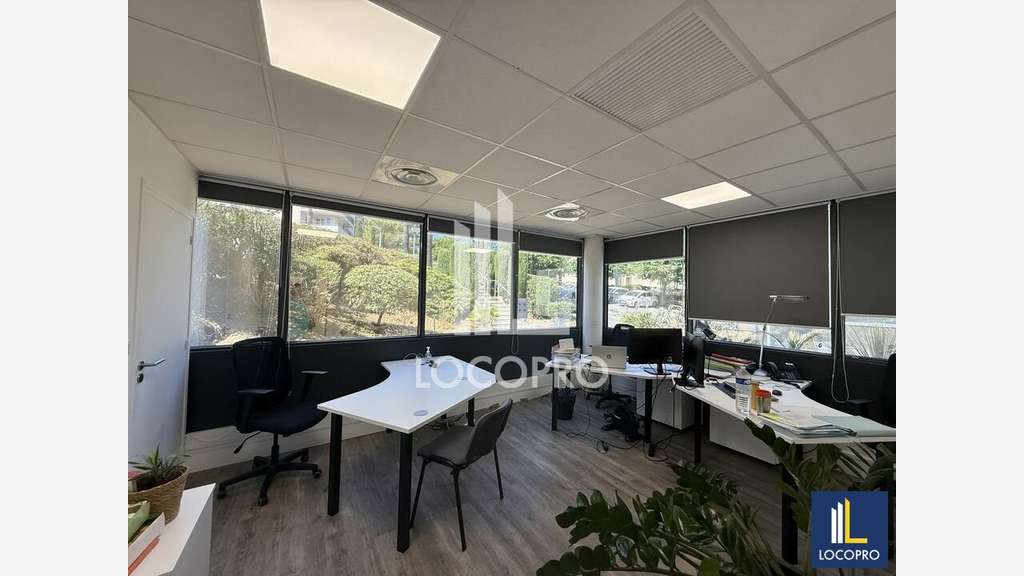Location bureaux ERP de 257m² à Sophia Antipolis
