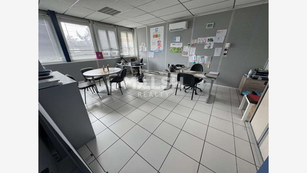 Bureaux et petit stockage à louer à Sorbiers