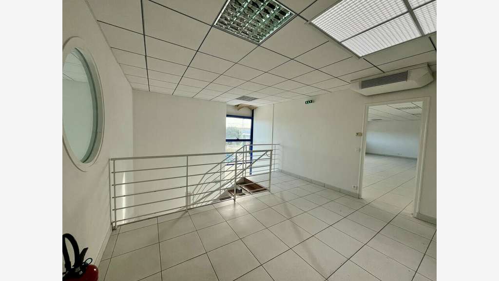 Bureaux 282m² R+1 à louer à Sorgues