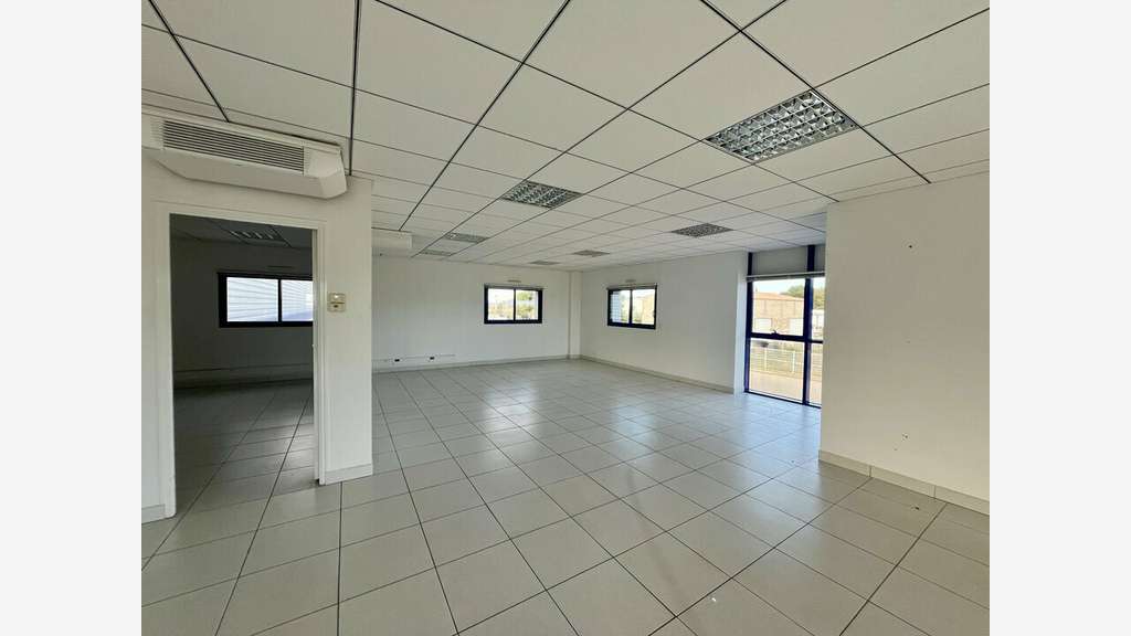 Bureaux 282m² R+1 à louer à Sorgues