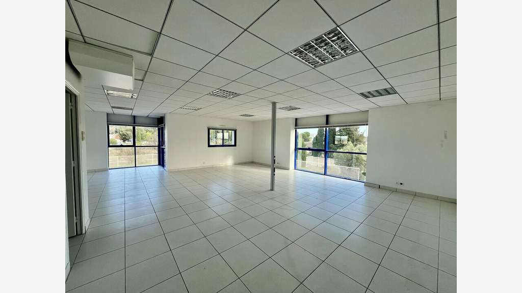 Bureaux 282m² R+1 à louer à Sorgues