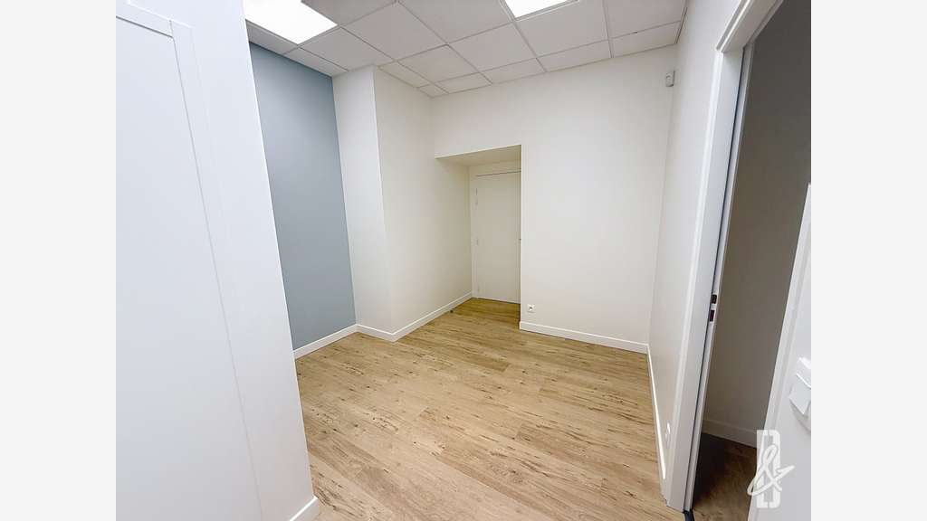 A louer bureau seul avec salle d'attente à Soyaux