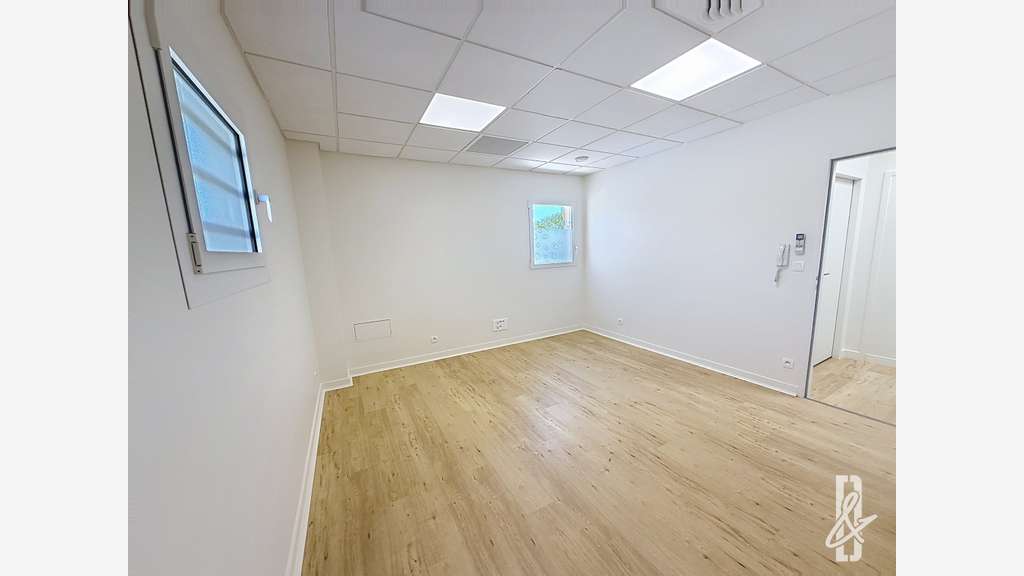 A louer bureau seul avec salle d'attente à Soyaux