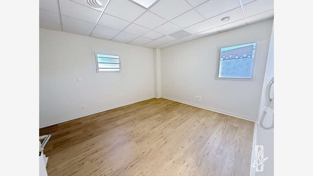 A louer bureau seul avec salle d'attente à Soyaux