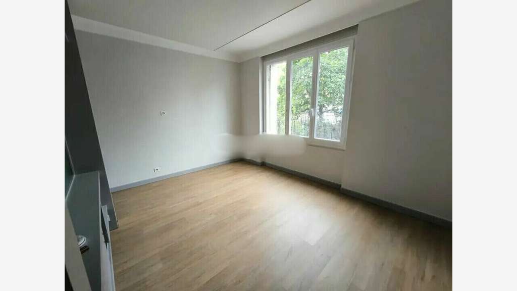 A louer bureaux spacieux 81m² à Brive-la-Gaillarde