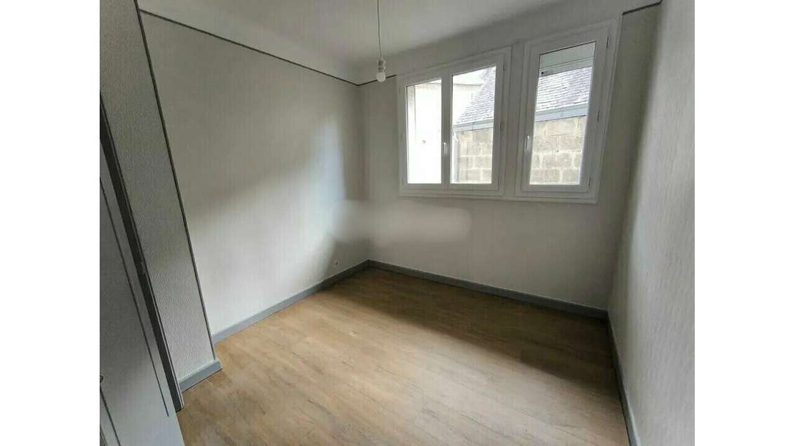 A louer bureaux spacieux 81m² à Brive-la-Gaillarde