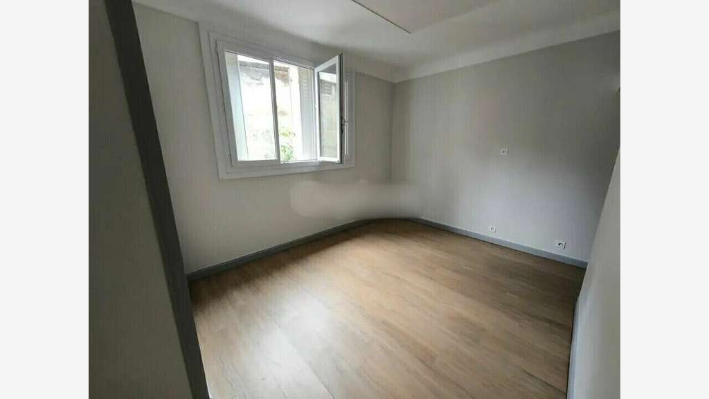 A louer bureaux spacieux 81m² à Brive-la-Gaillarde